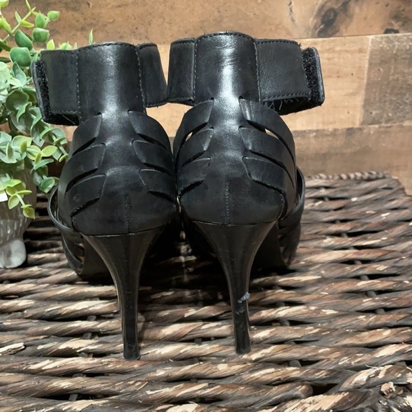 BCBGEneration Gerri Sandal size 8 EUC - Picture 6 of 14